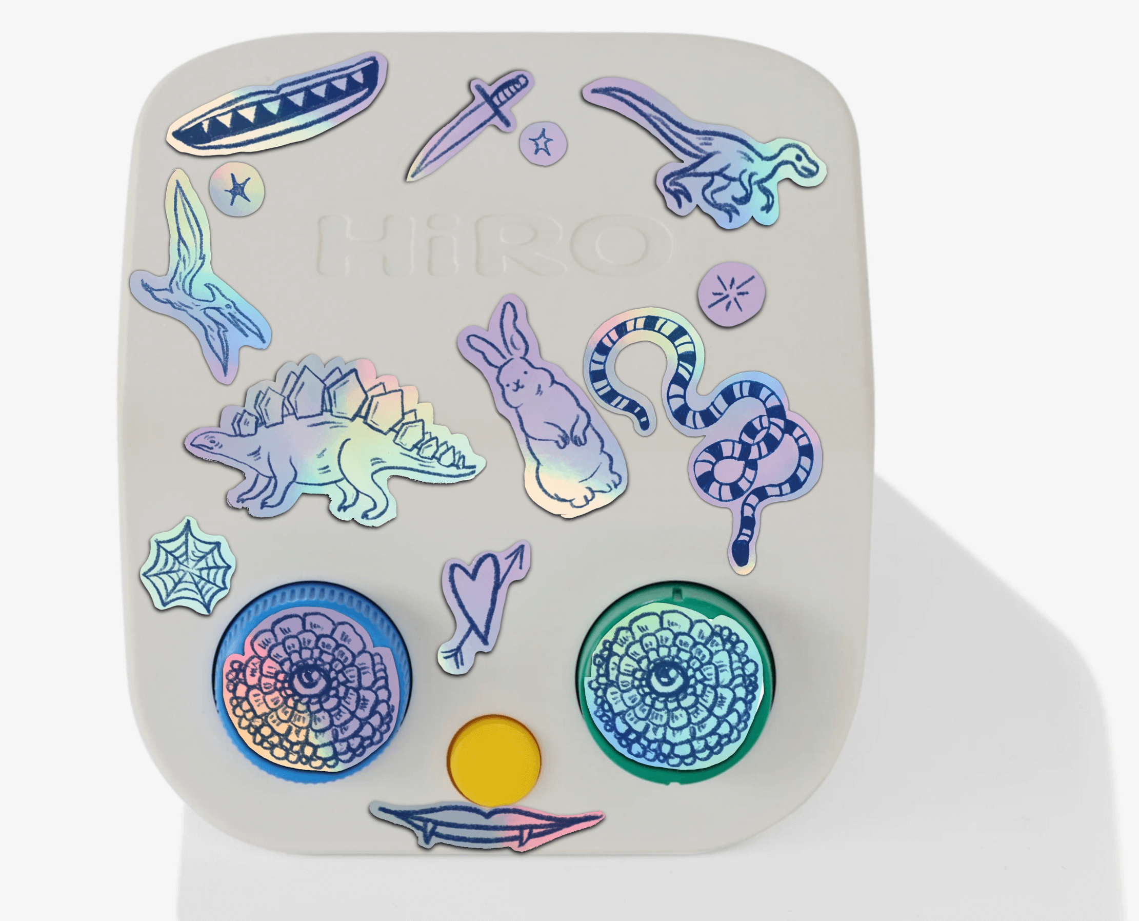 HiRO klistremerker av Esra Røise